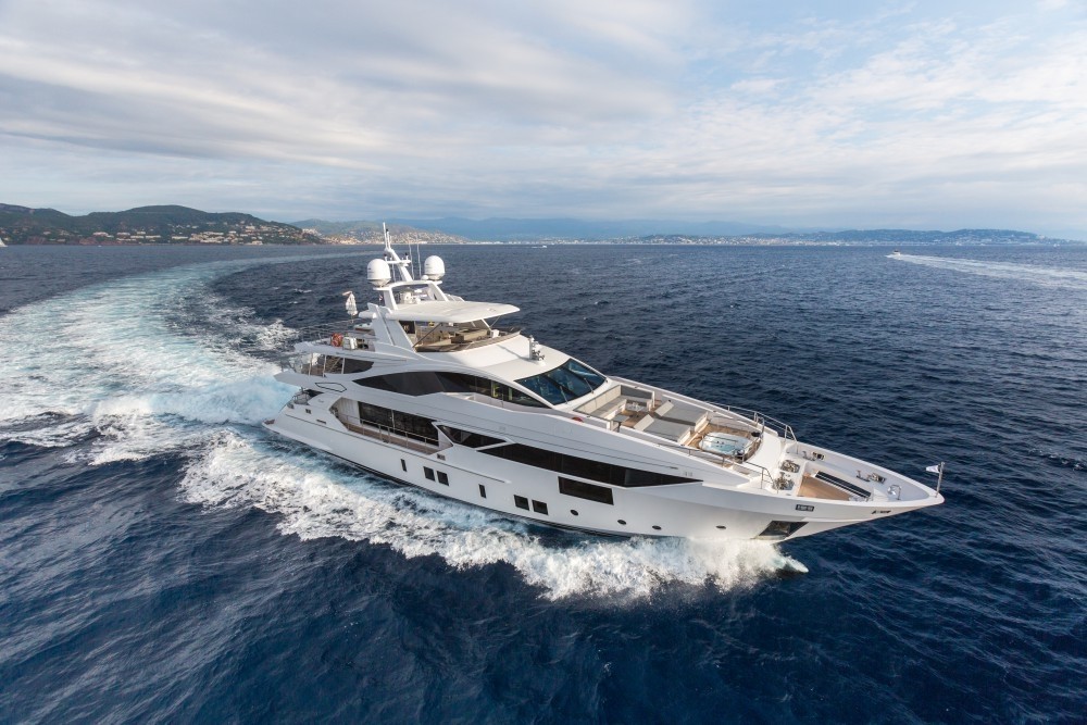 Yacht IRON MAN, a Benetti Vivace 125' Superyacht | CHARTERWORLD Luxury ...